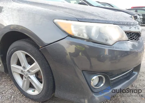 2014 Toyota Camry Se z USA, uszkodzony, nr VIN 4T1BF1FK3EU381487